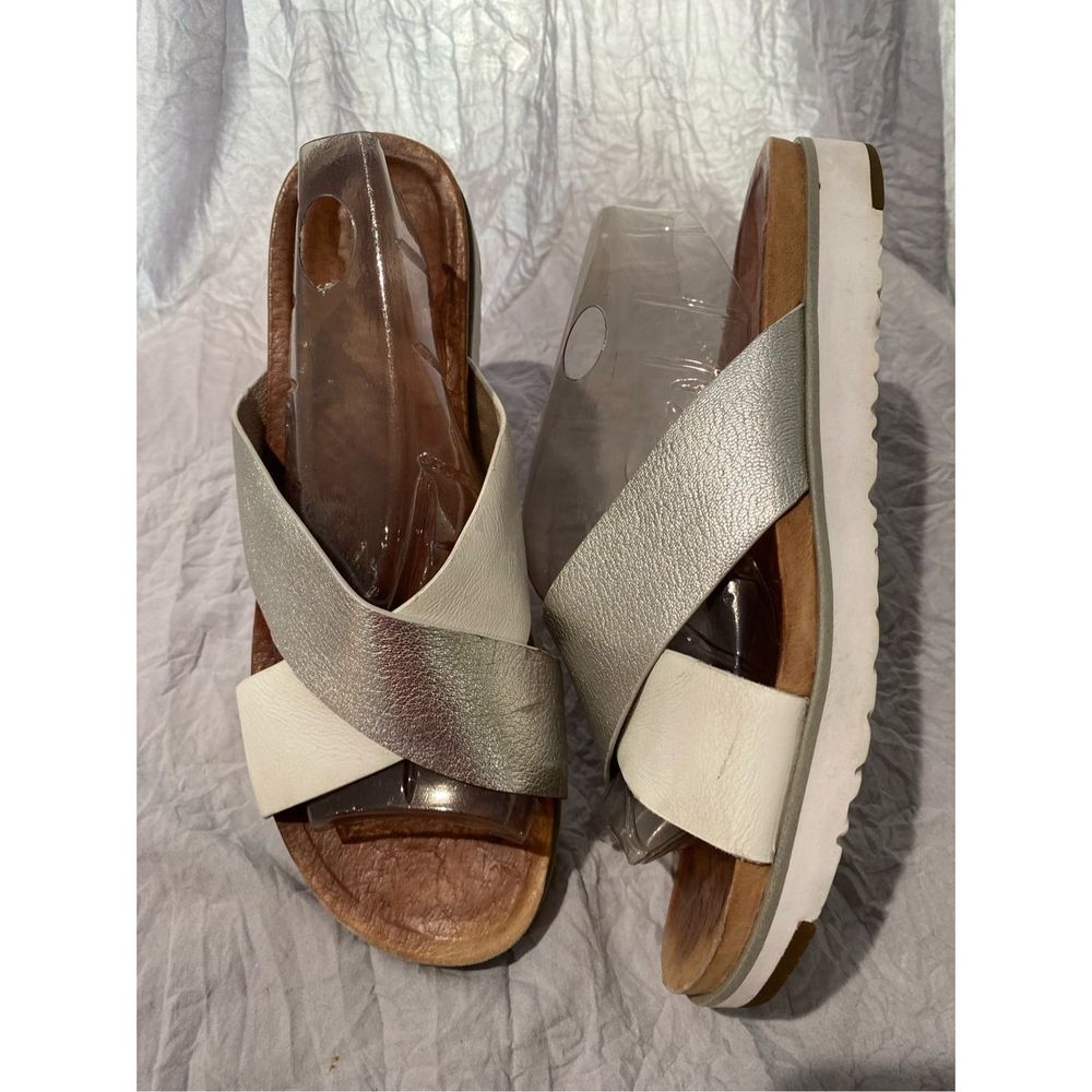 UGG Sandals slip on white and silver ladies SZ 8.5 cross over accent so comforta